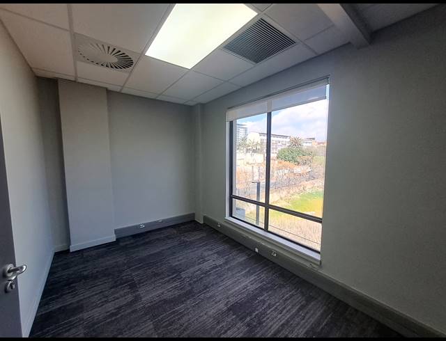 76M² OFFICE TO LET IN ILLOVO